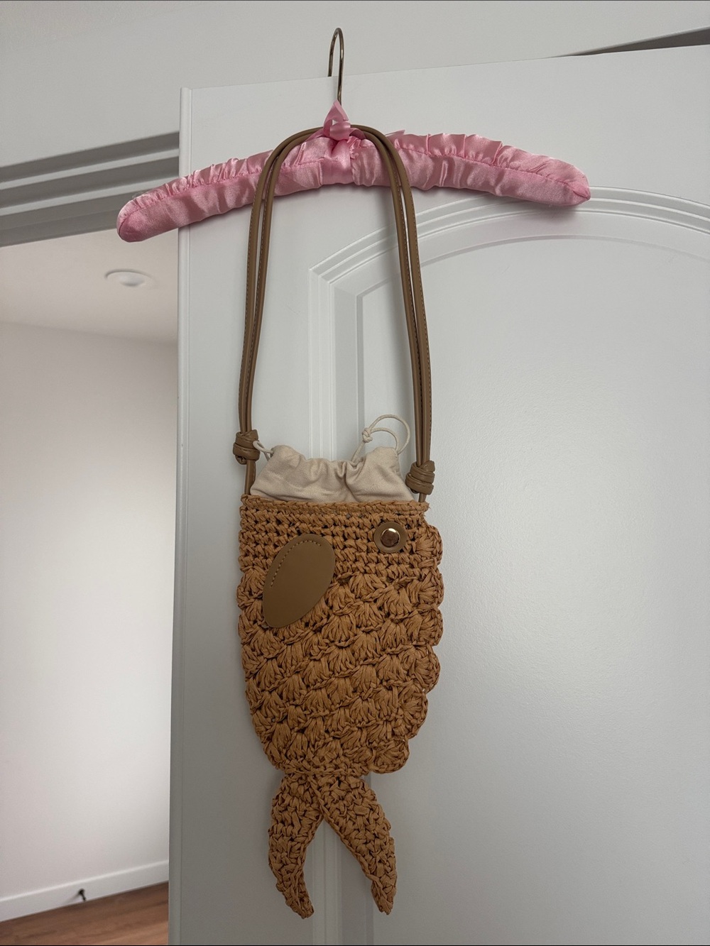 6/14 Woven Fish-Shaped Crossbody Bag in Natural Tan - Picture 6 of 6